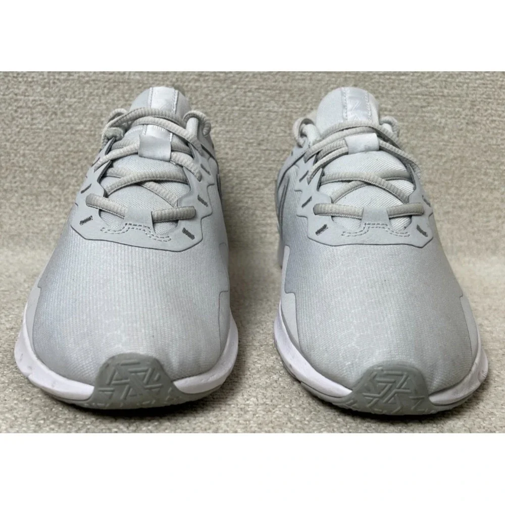 Nike Shoes Women 10 Legend Essentials Running White Sneakers Lightweight Trainer